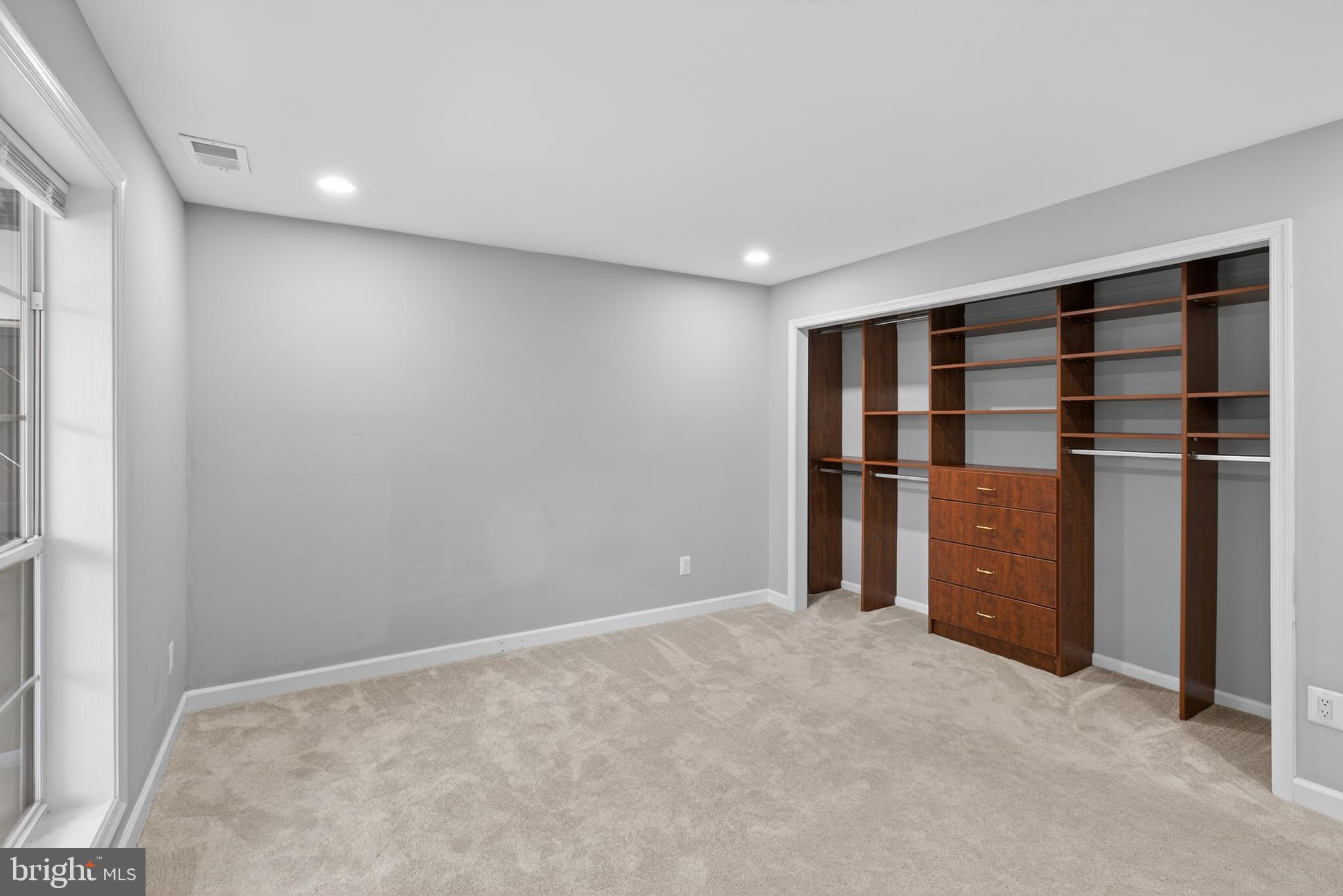 THE OAKTON - Residential