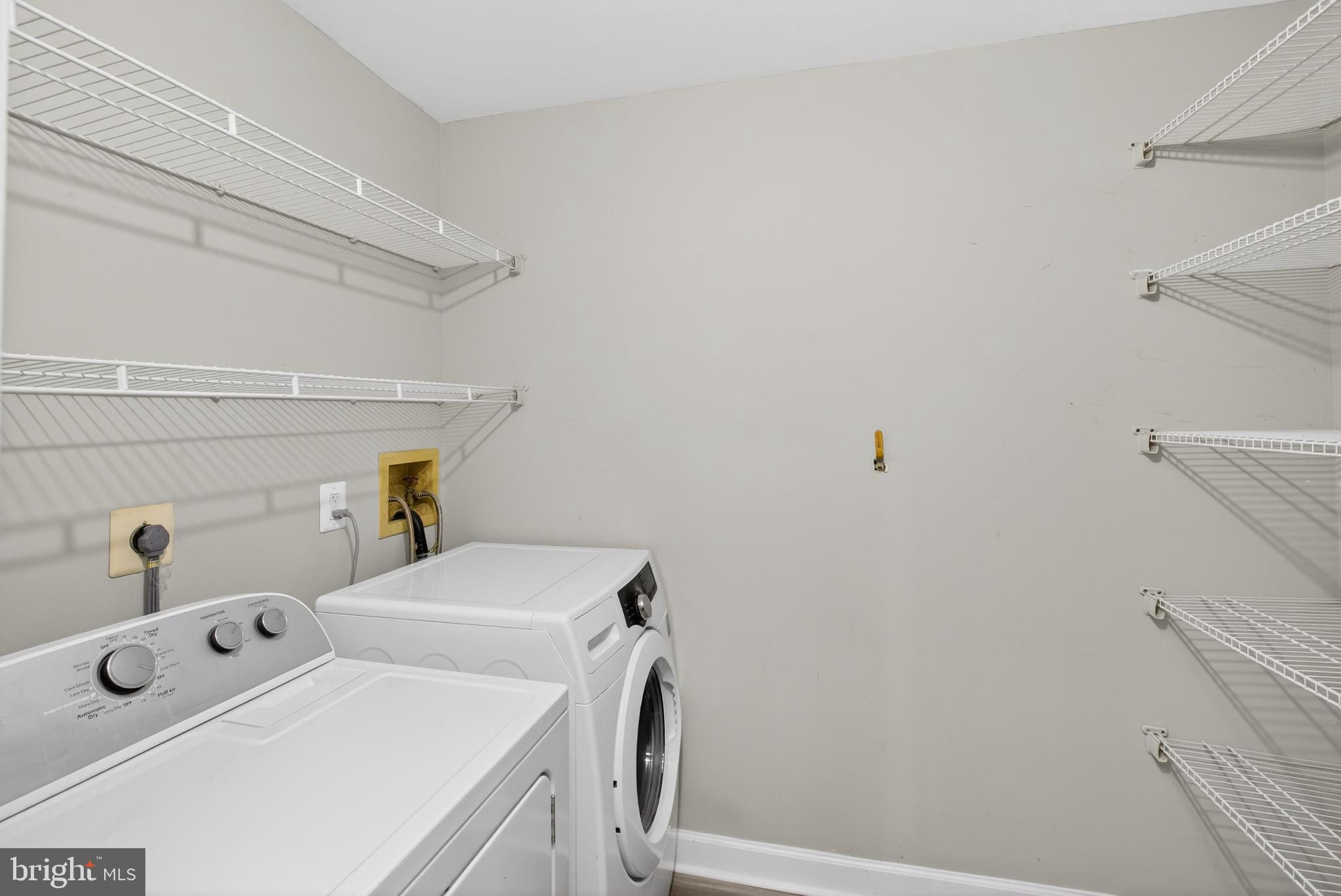 THE OAKTON - Residential