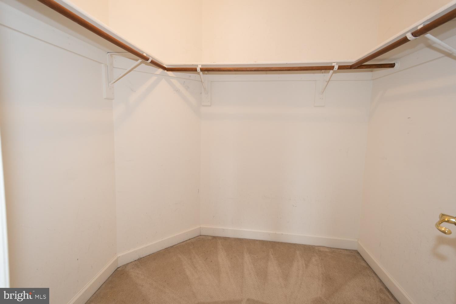 WINDSOR KNOLLS - Residential