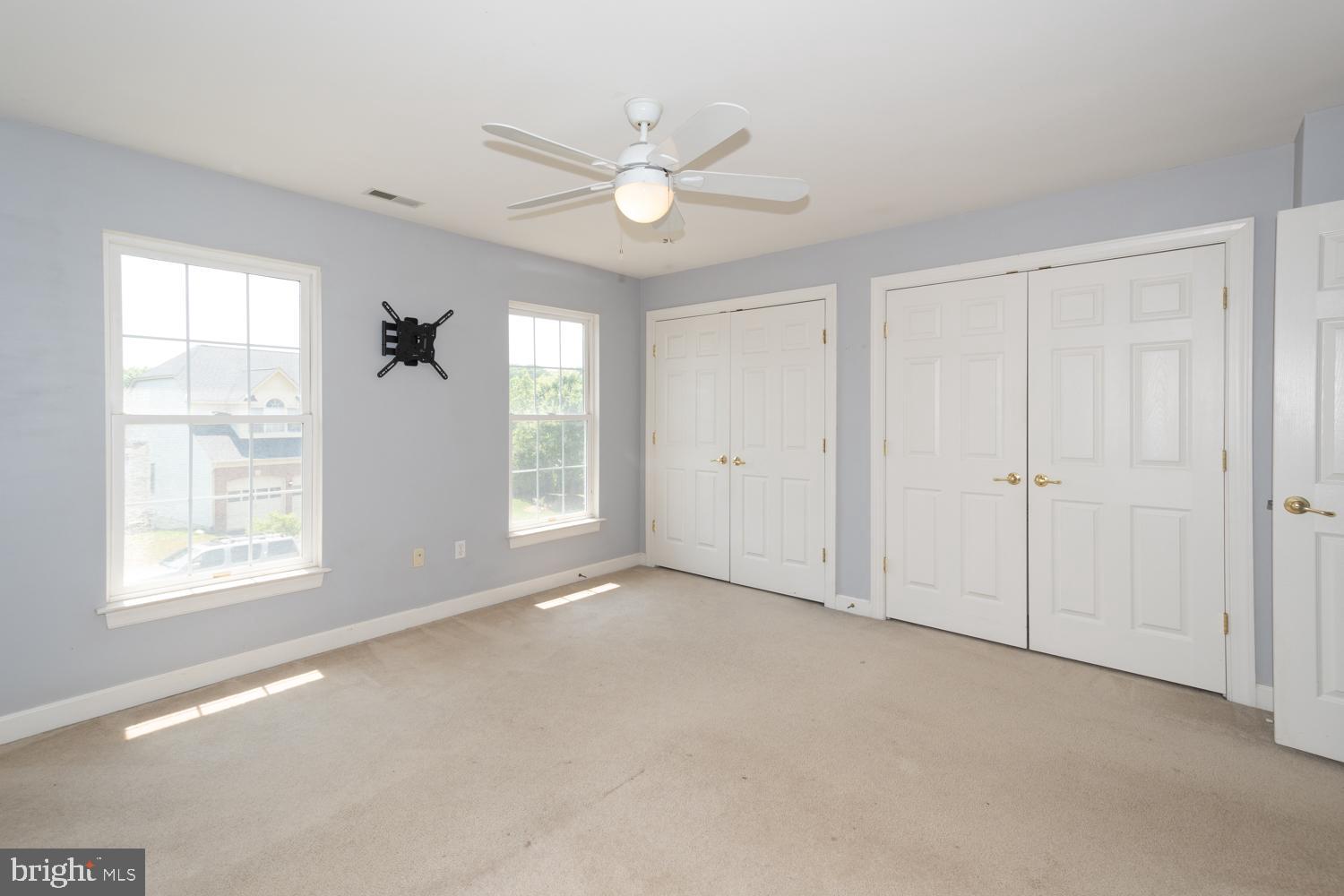 WINDSOR KNOLLS - Residential