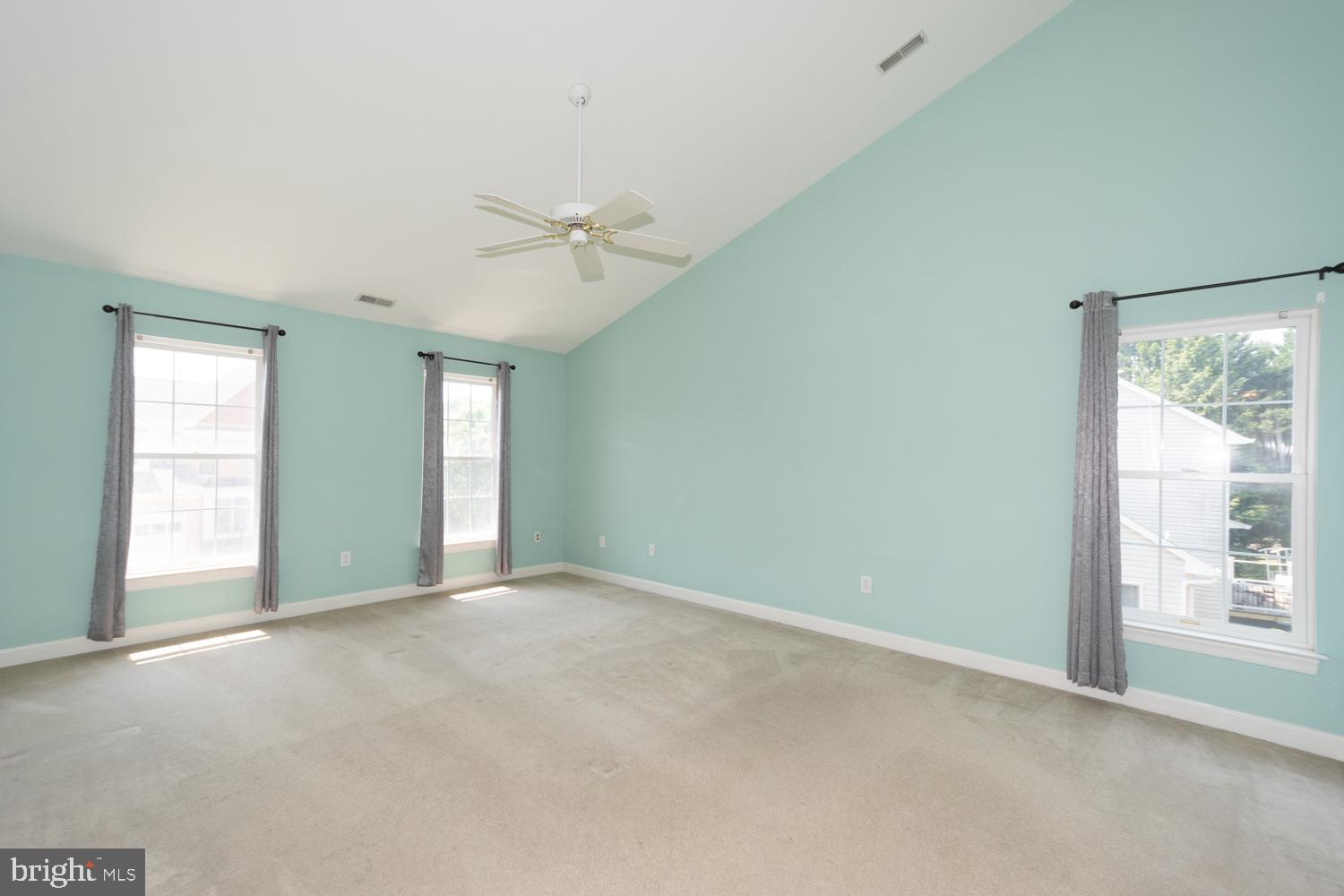 WINDSOR KNOLLS - Residential