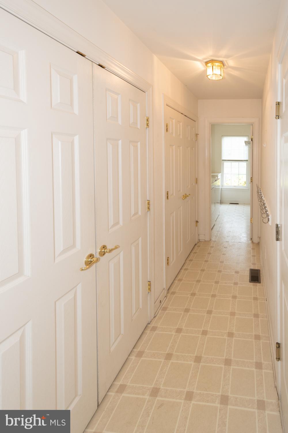 WINDSOR KNOLLS - Residential