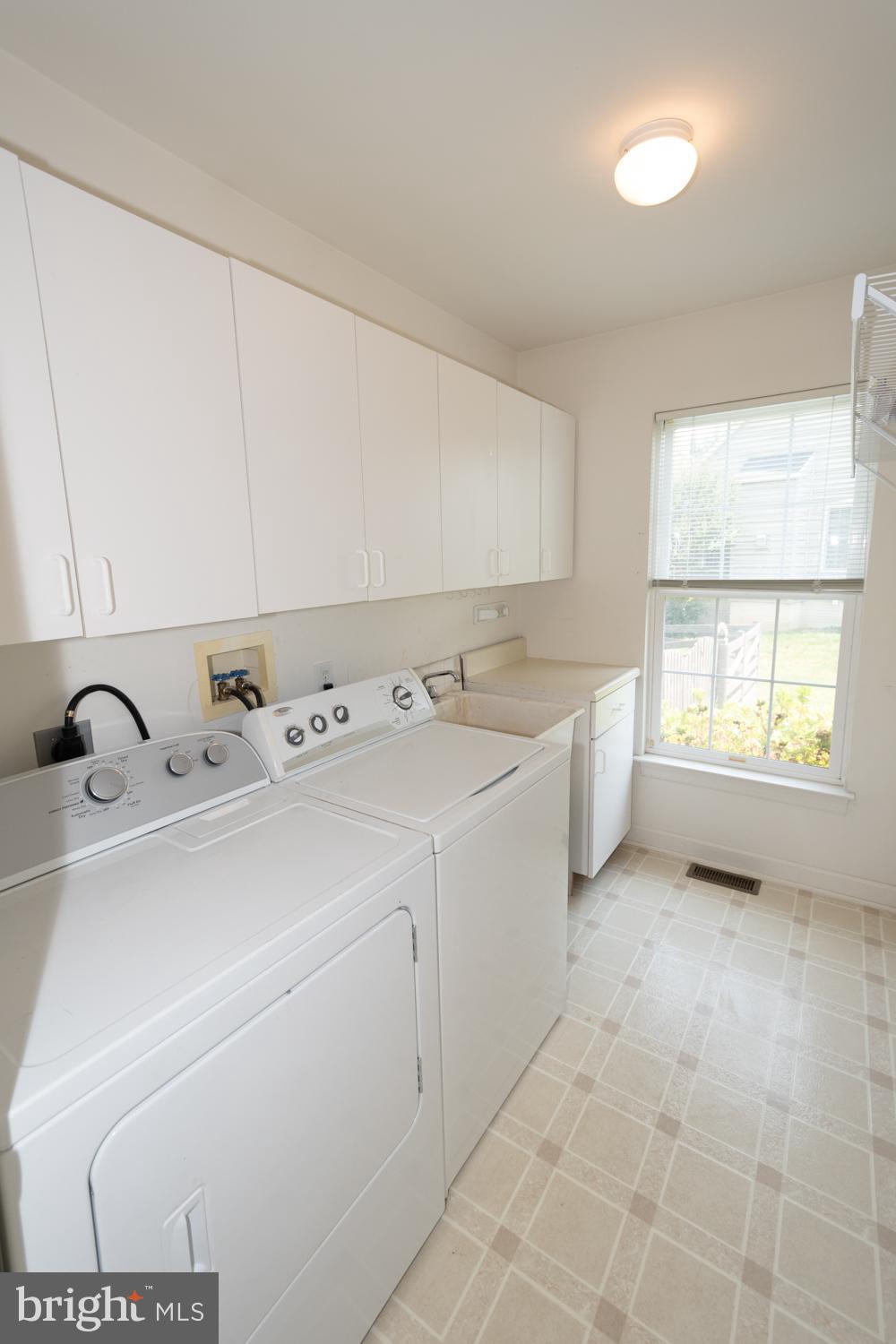 WINDSOR KNOLLS - Residential