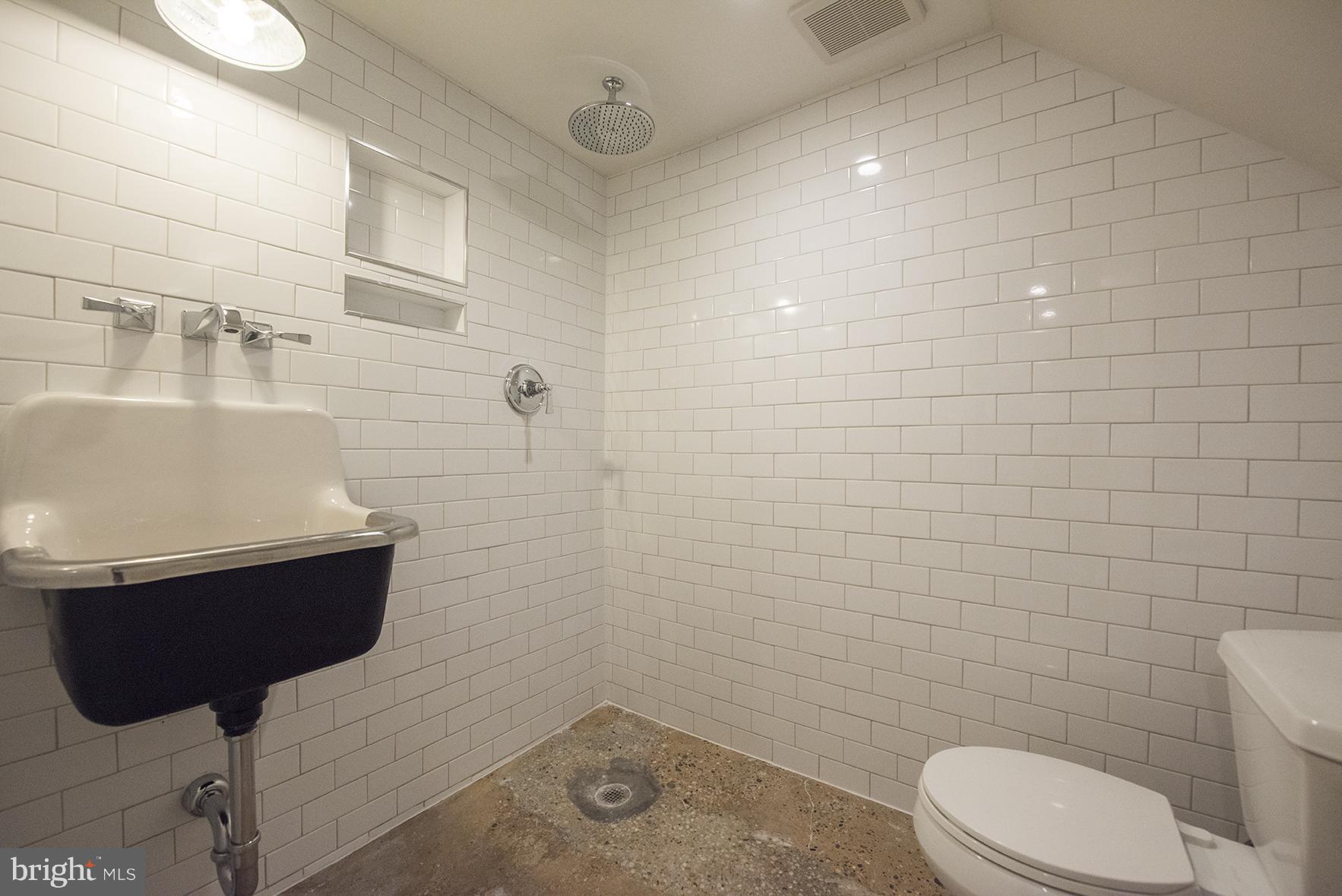 ROSEMONT - Residential Lease