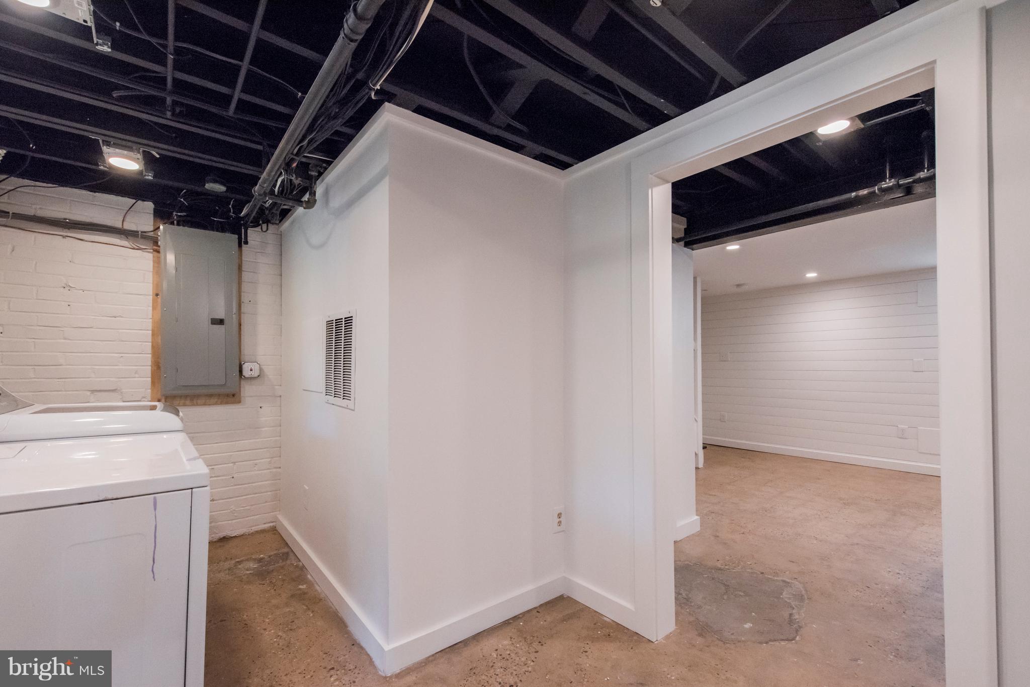 ROSEMONT - Residential Lease