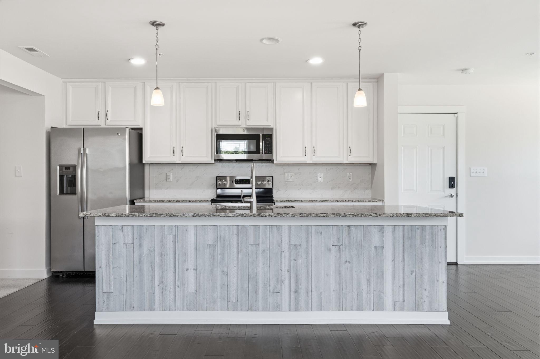 WATERSIDE - Residential
