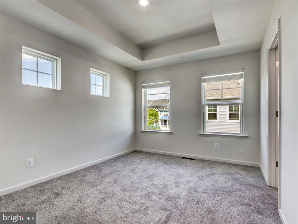 DEEP HARBOUR - Residential