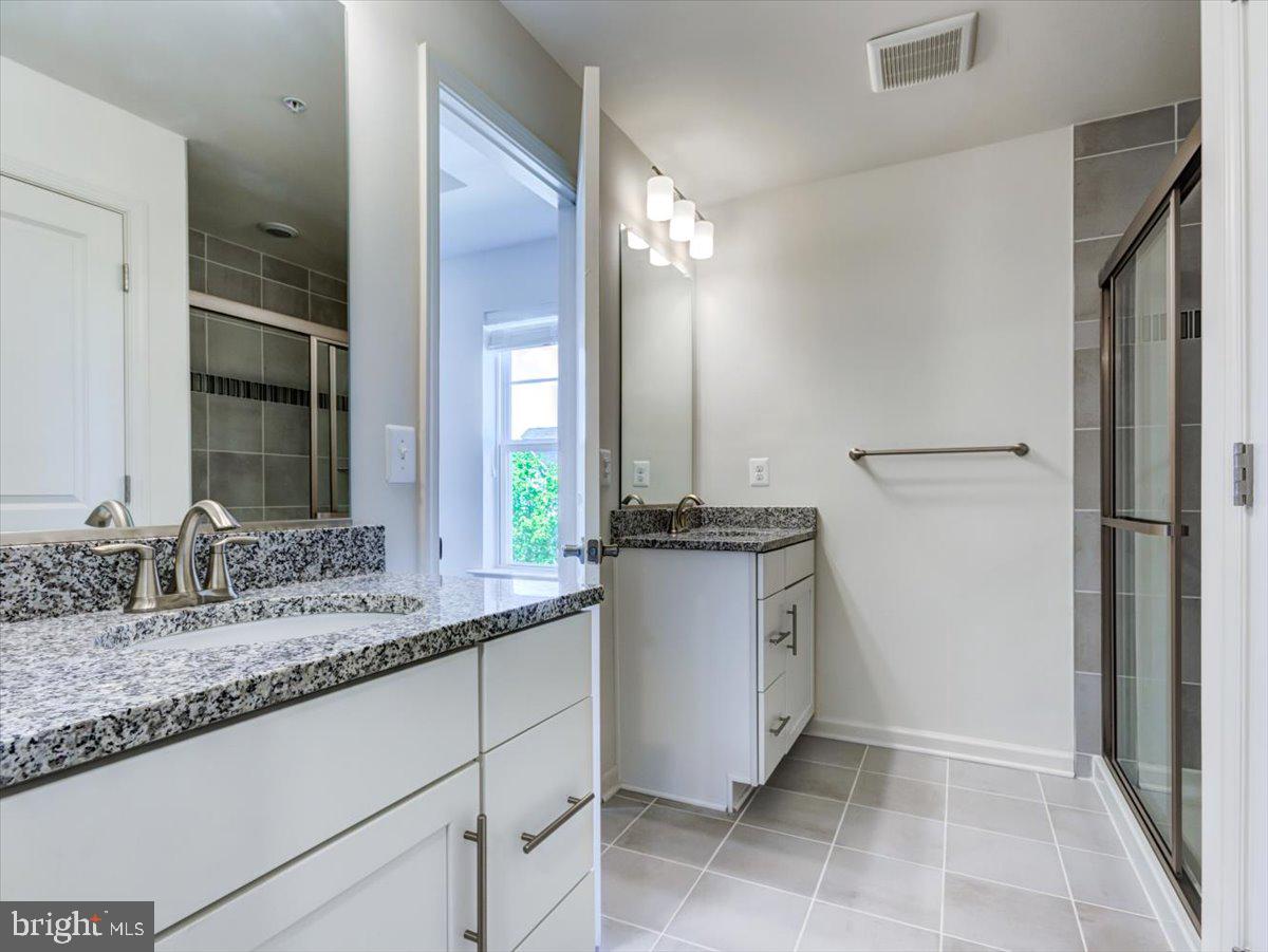 DEEP HARBOUR - Residential