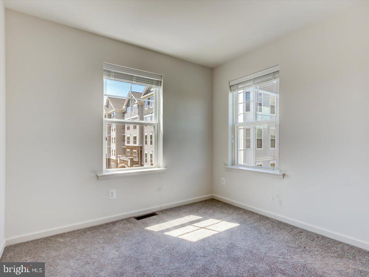 DEEP HARBOUR - Residential