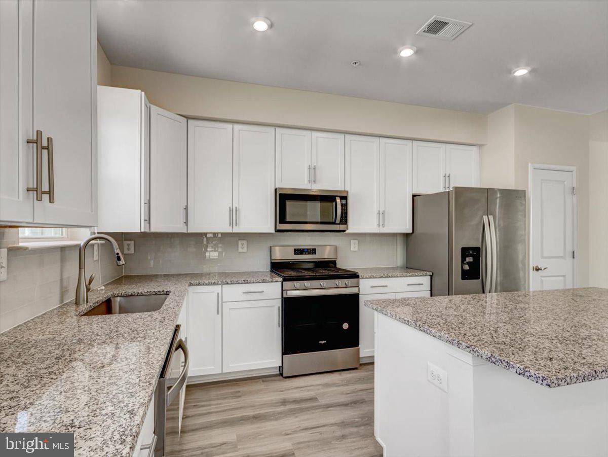 DEEP HARBOUR - Residential