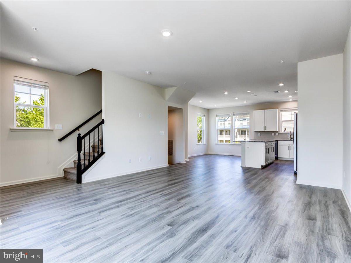 DEEP HARBOUR - Residential