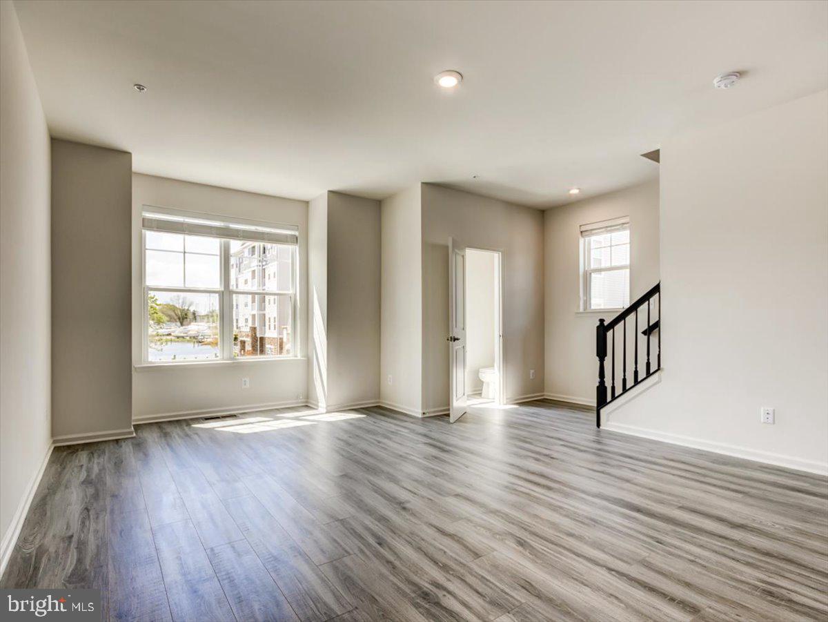 DEEP HARBOUR - Residential