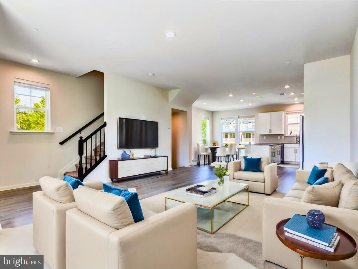 DEEP HARBOUR - Residential