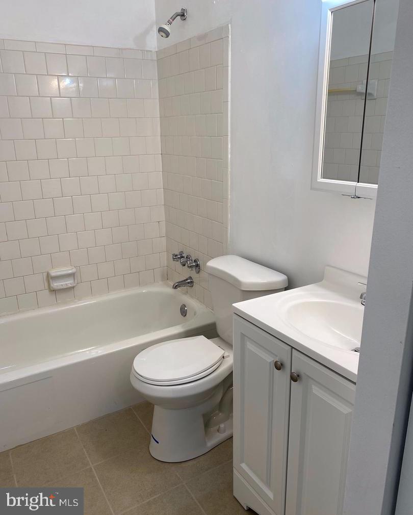 FRANKLIN SQUARE - Residential Lease