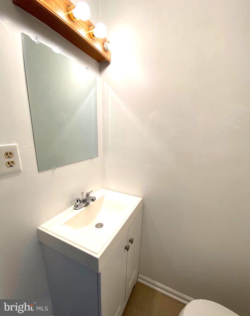 FRANKLIN SQUARE - Residential Lease