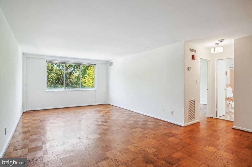 Photo of 4977 Battery Lane #1-319, BETHESDA, MD 20814 (MLS # MDMC2205754)