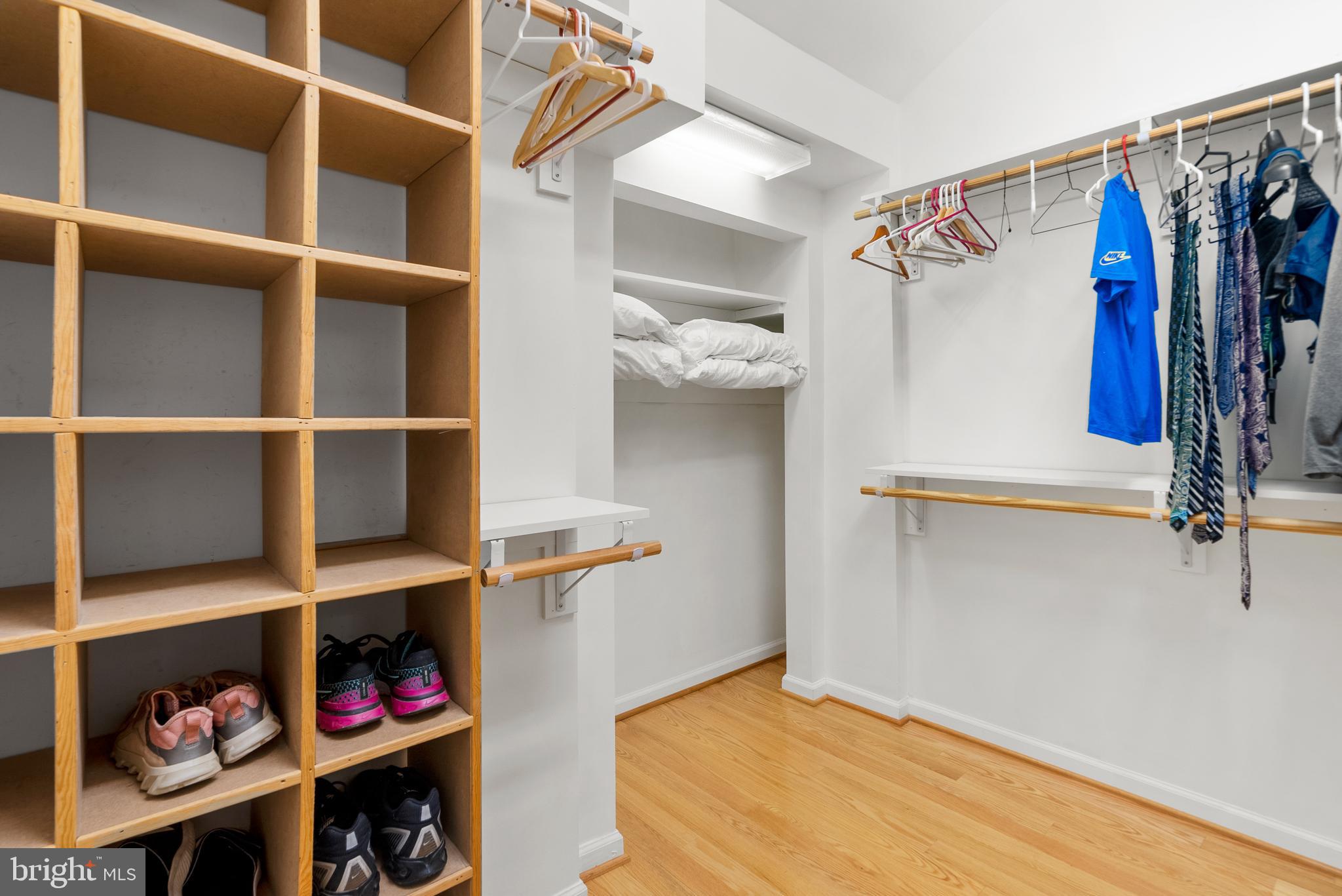 CABIN JOHN GARDENS - Residential