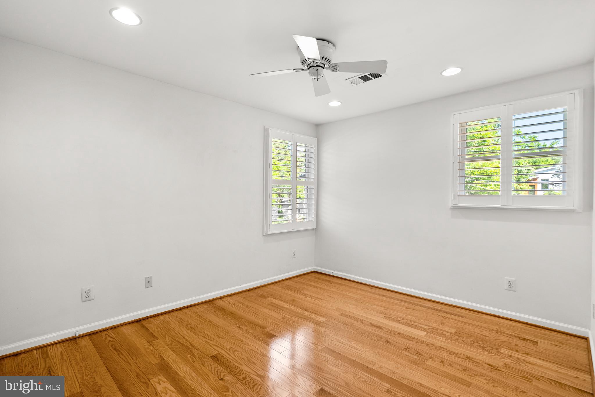 CABIN JOHN GARDENS - Residential