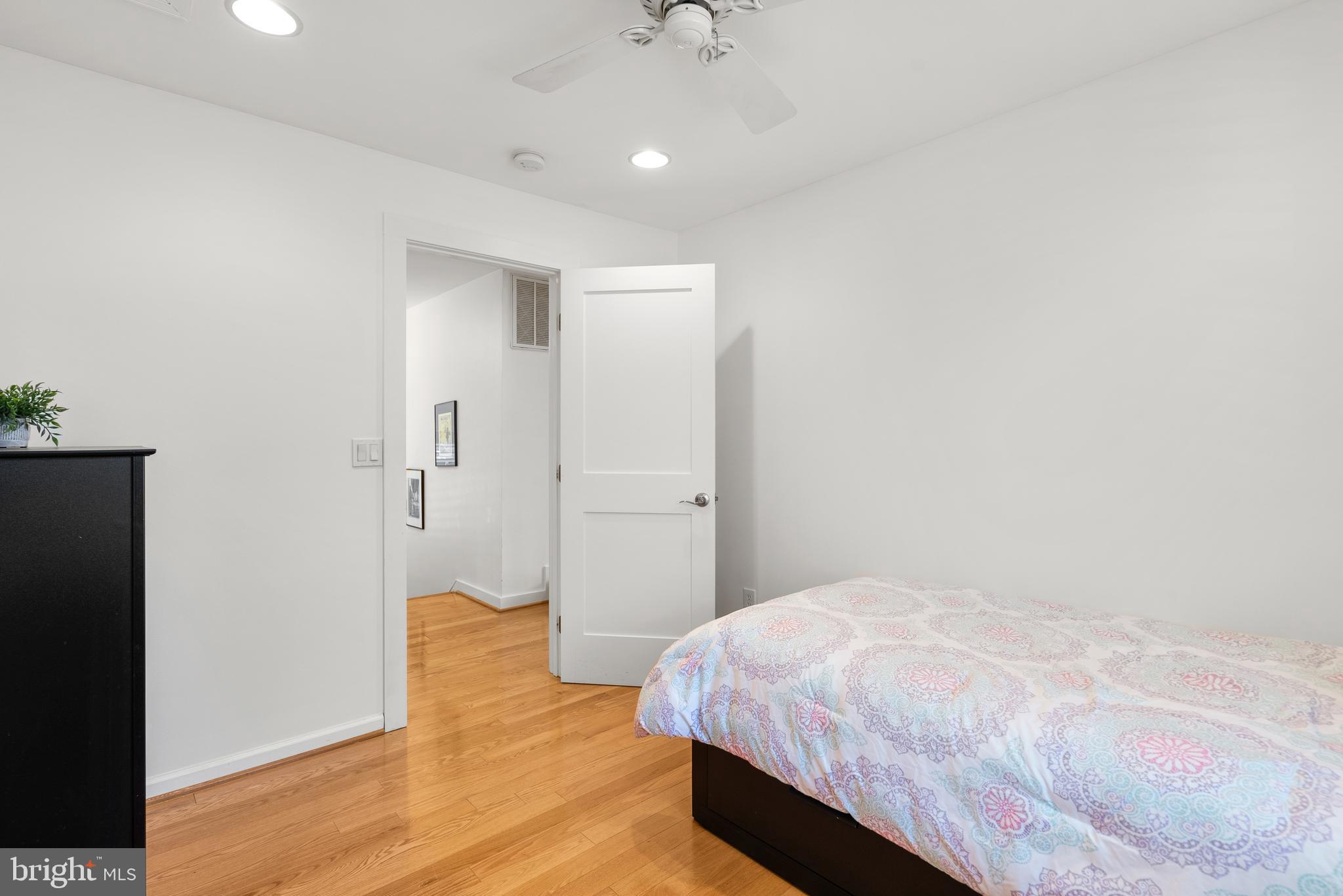 CABIN JOHN GARDENS - Residential