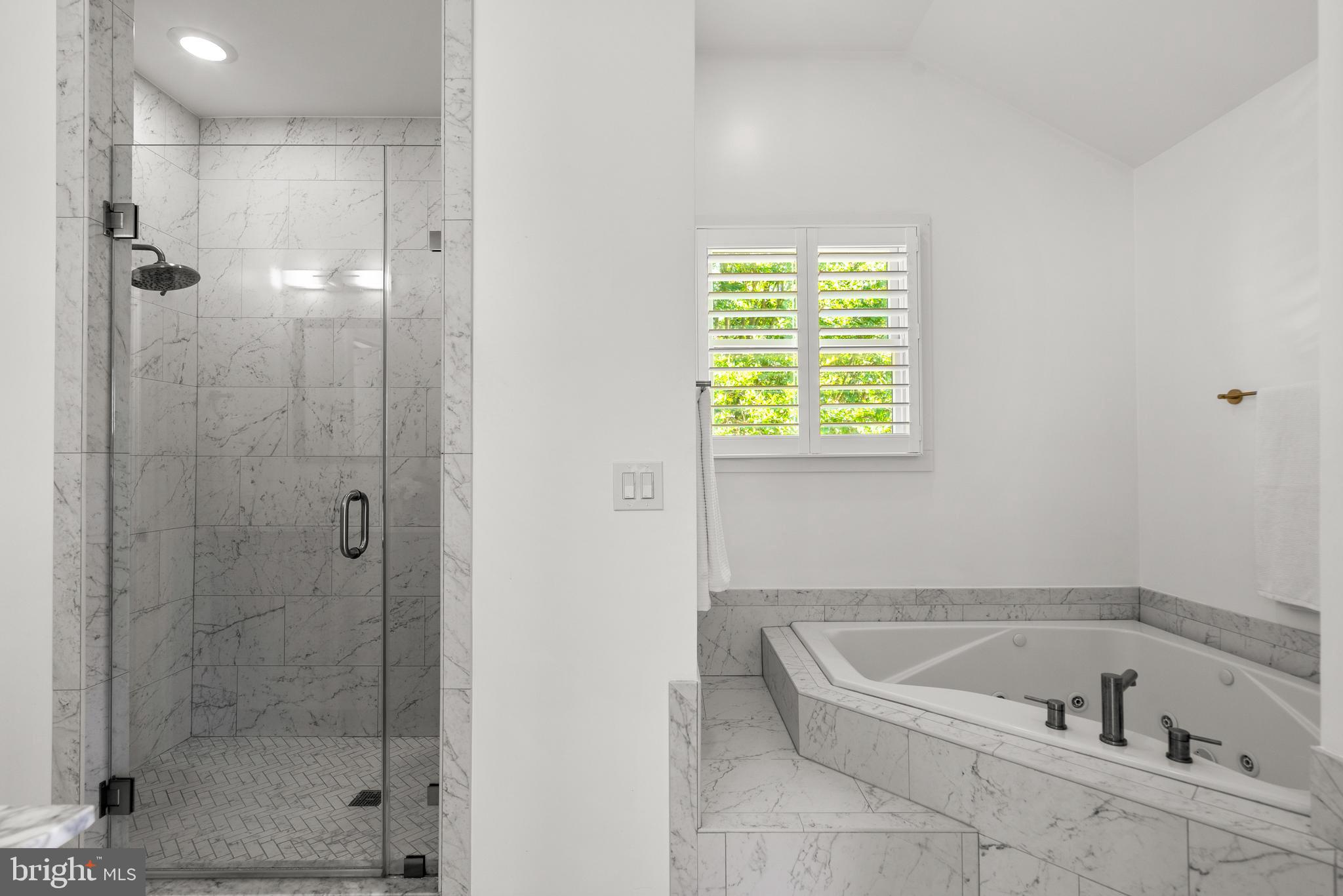 CABIN JOHN GARDENS - Residential