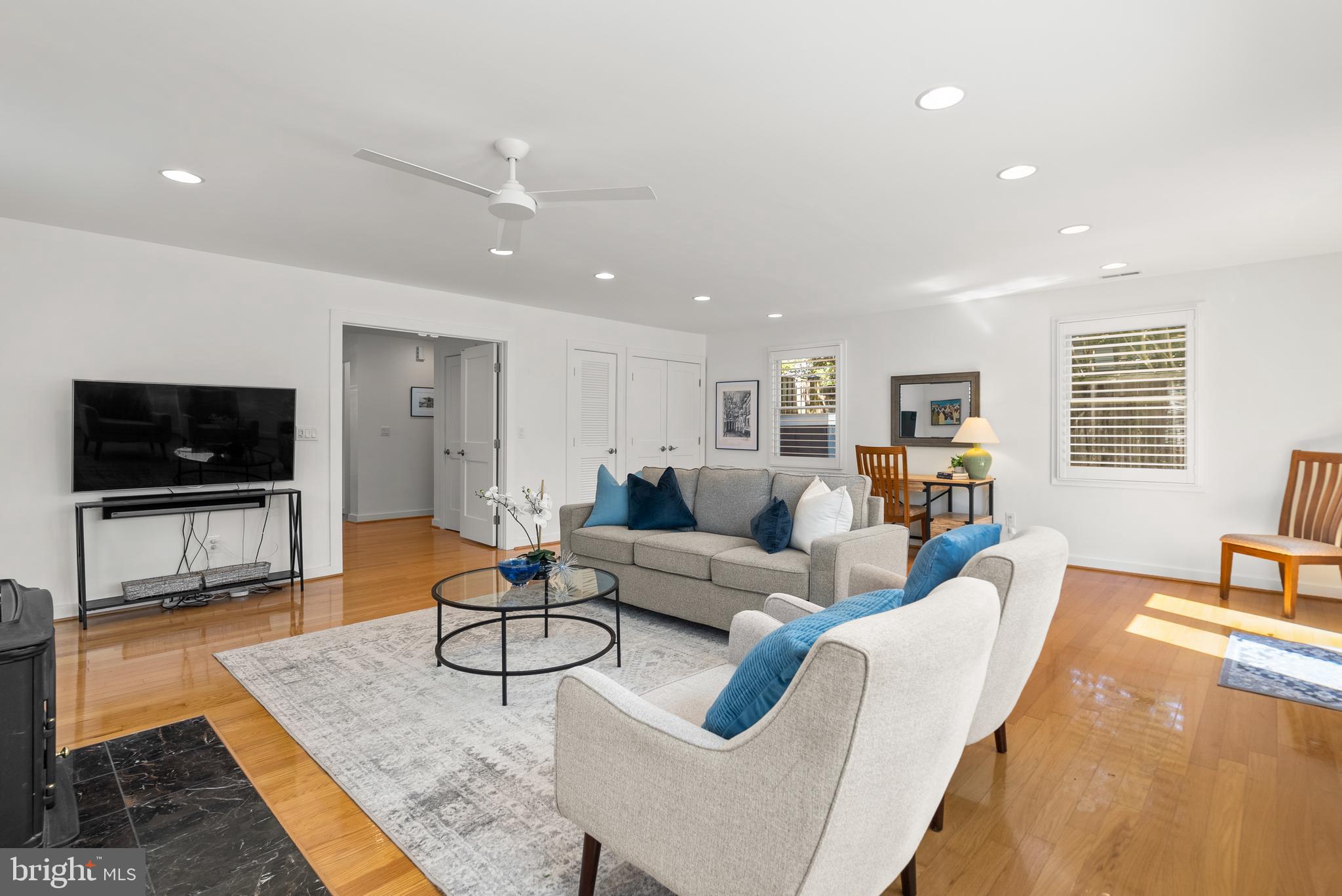 CABIN JOHN GARDENS - Residential