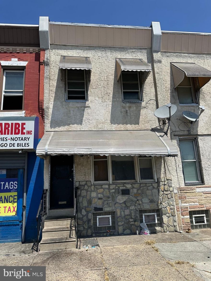 Great property to add to your rental portfolio !!! 3br , 1 bath interior townhome on major 2 way street . Average rents 1100-1500 monthly .    Living room  , dining area , large kitchen and door to rear private yard .  Large unfinished basement area for storage . 2nd floor offers 3 nice size bedrooms and center hall bath .  Needs a paint job and your rent ready !!
CAN BE PART OF A  6 PROPERTY PACKAGE ALL SAME AREA 545K RETAIL , ALL 6 FOR 500K 
1- 703 E. ALLEGHENY   VACANT-  POTENTIAL RENT 1100.00
2-705 E TIOGA 95K RENTED 1360.00 M/M plus garage 120.00 
3-1828 E. SCHILLER 90K RENTED 1698.00 M/M 
4-1848 E. WESTMORELAND 85K  RENTED 850.00 M/M
5-3045 AGATE ST 110K RENTED 820.00 M/M 
6-3257 POTTER ST 85K  RENTED 950.00 M/M

6898.00 MONTHLY RENTS .  
ASK AGENT FOR DETAILS .