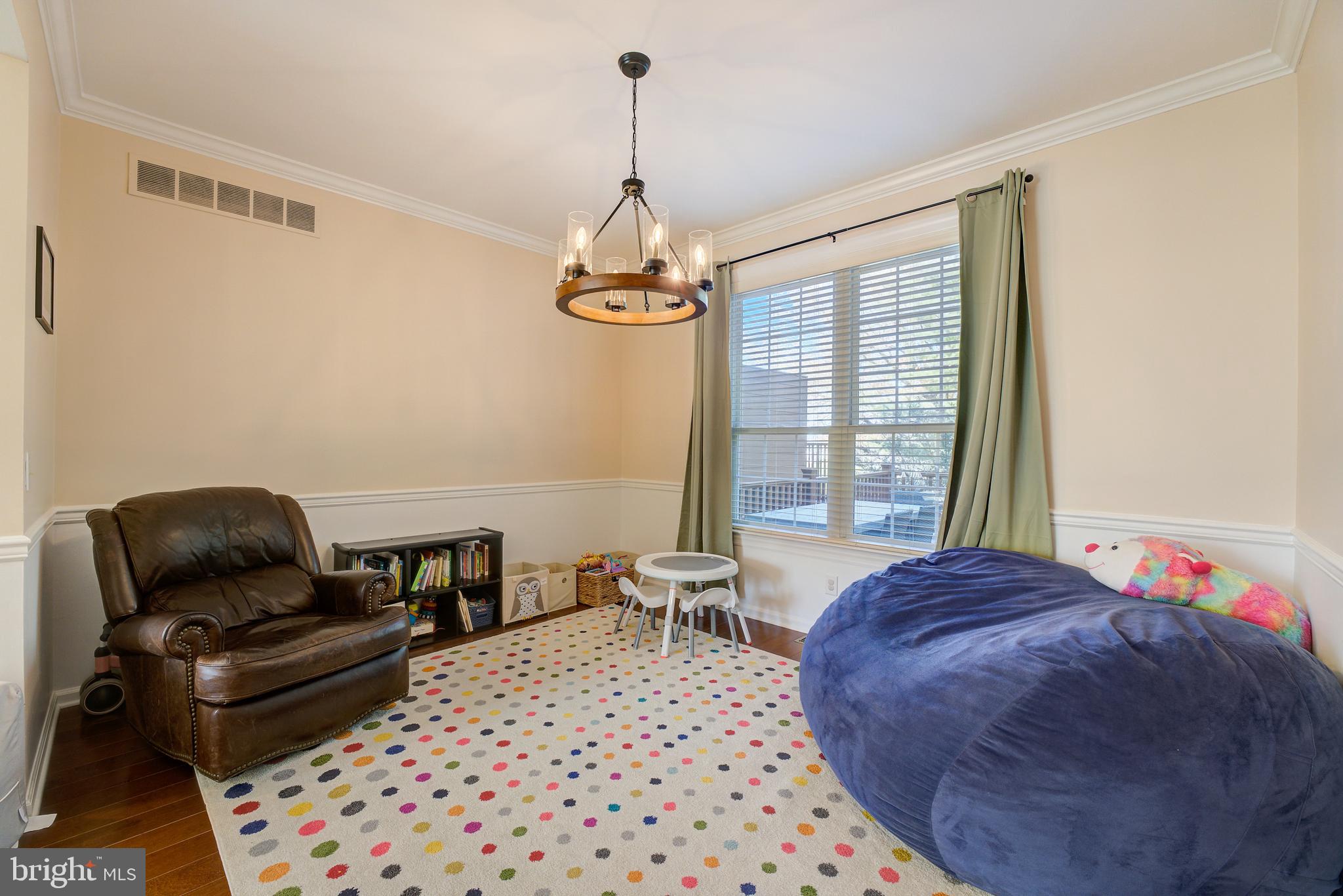 PINE CREST - Residential