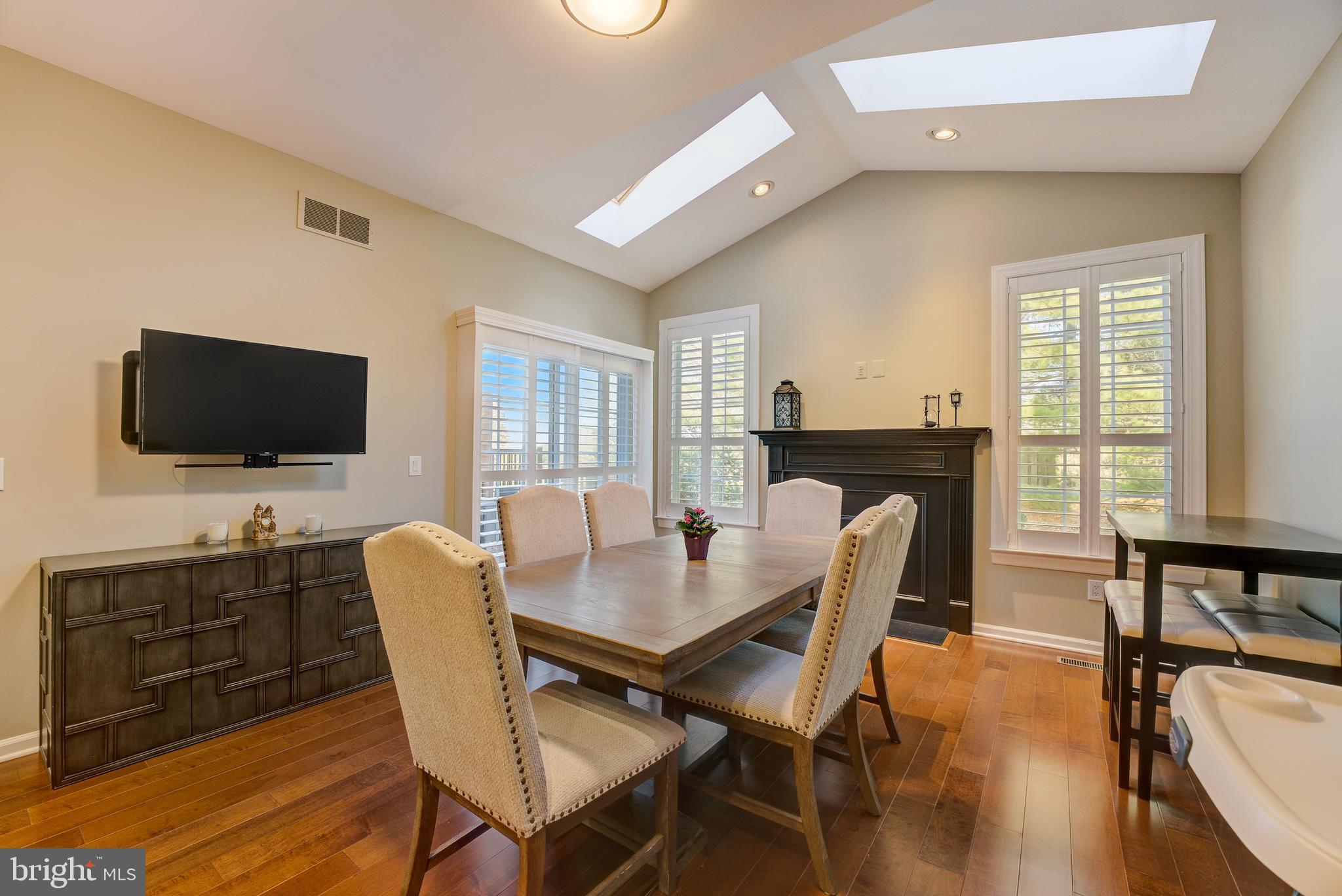 PINE CREST - Residential