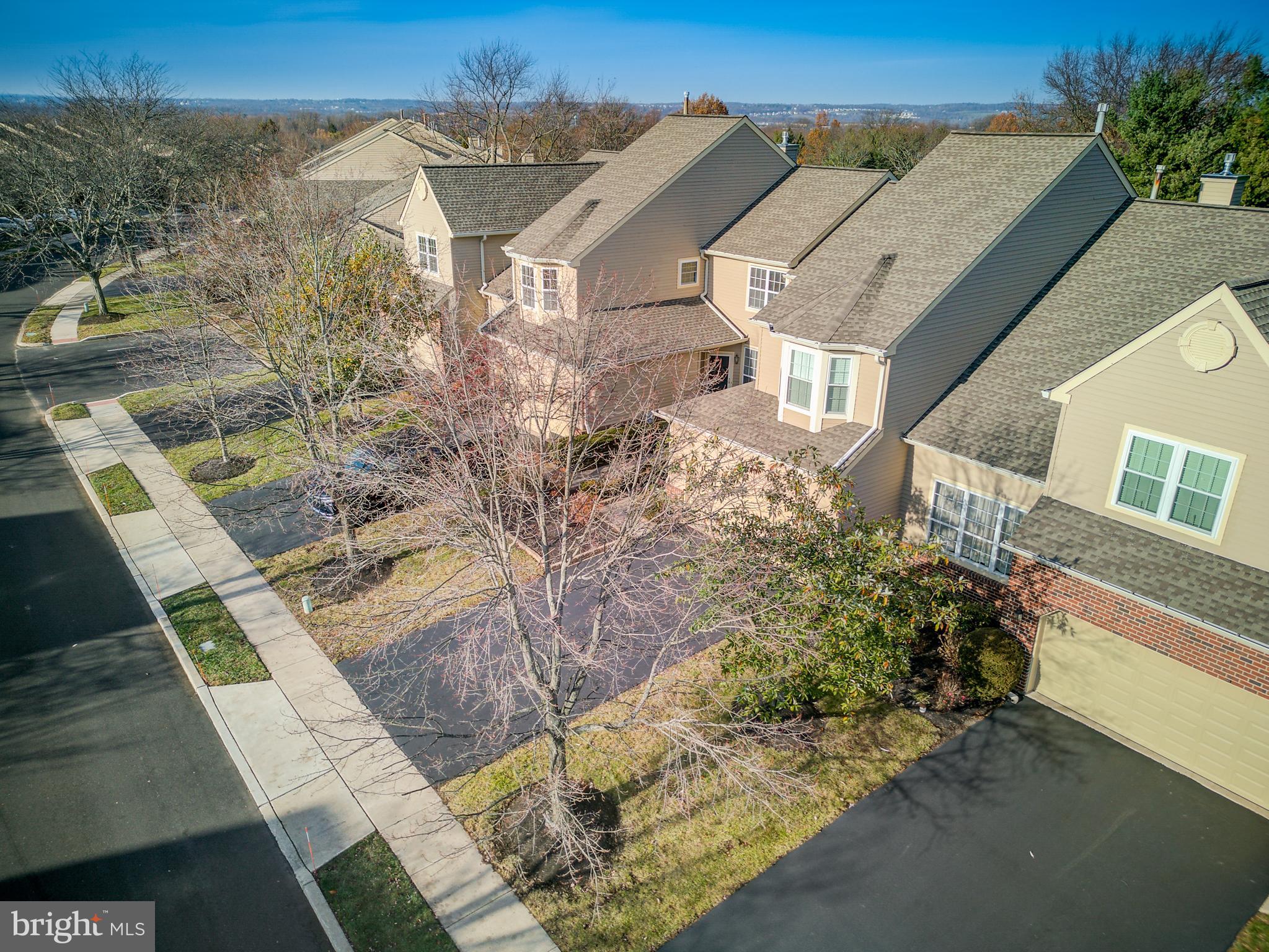 PINE CREST - Residential