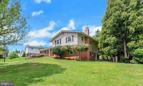 Photo of 11832 Enid Drive, POTOMAC, MD 20854 (MLS # MDMC2179824)