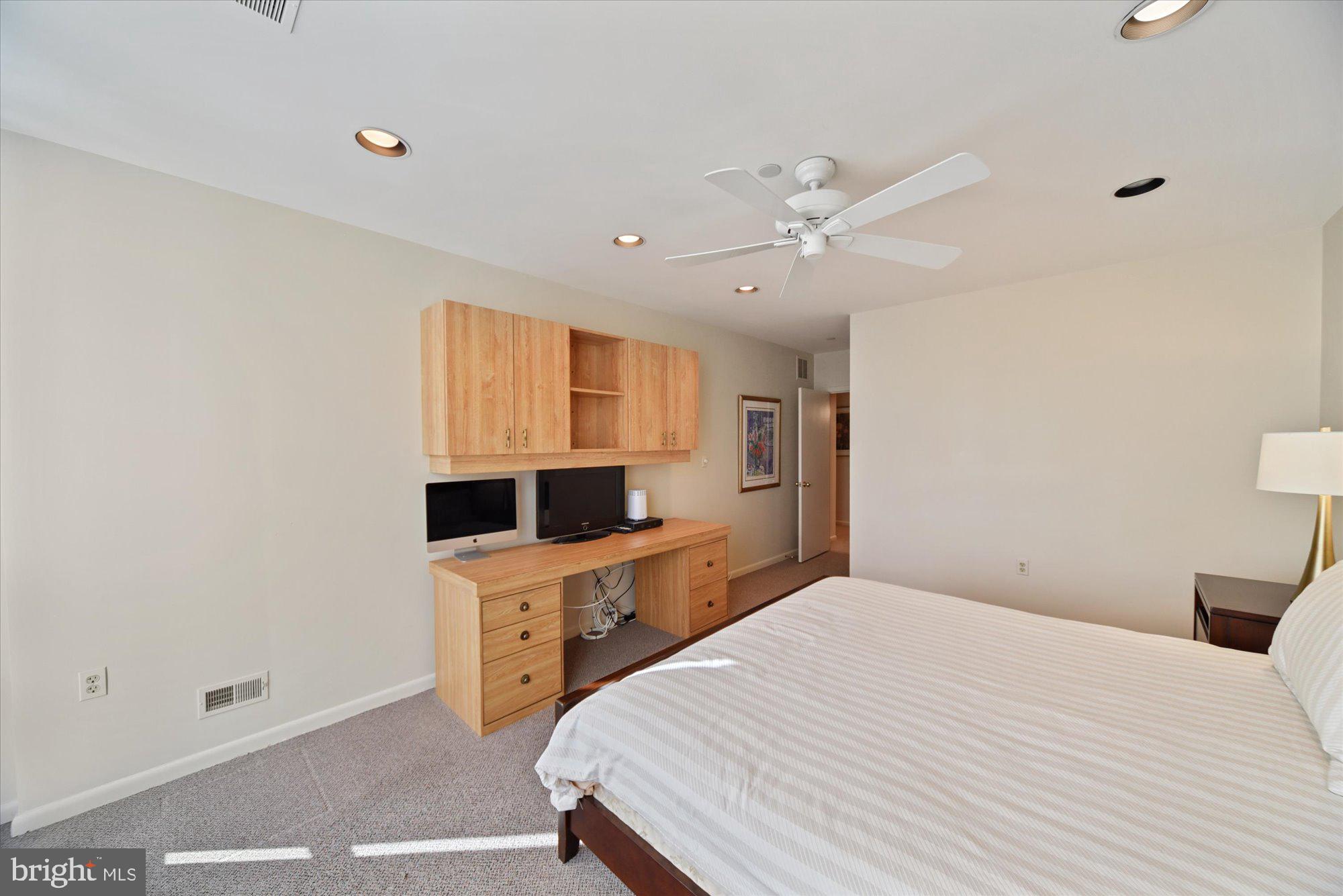 PAVILION IN THE PARK - Residential