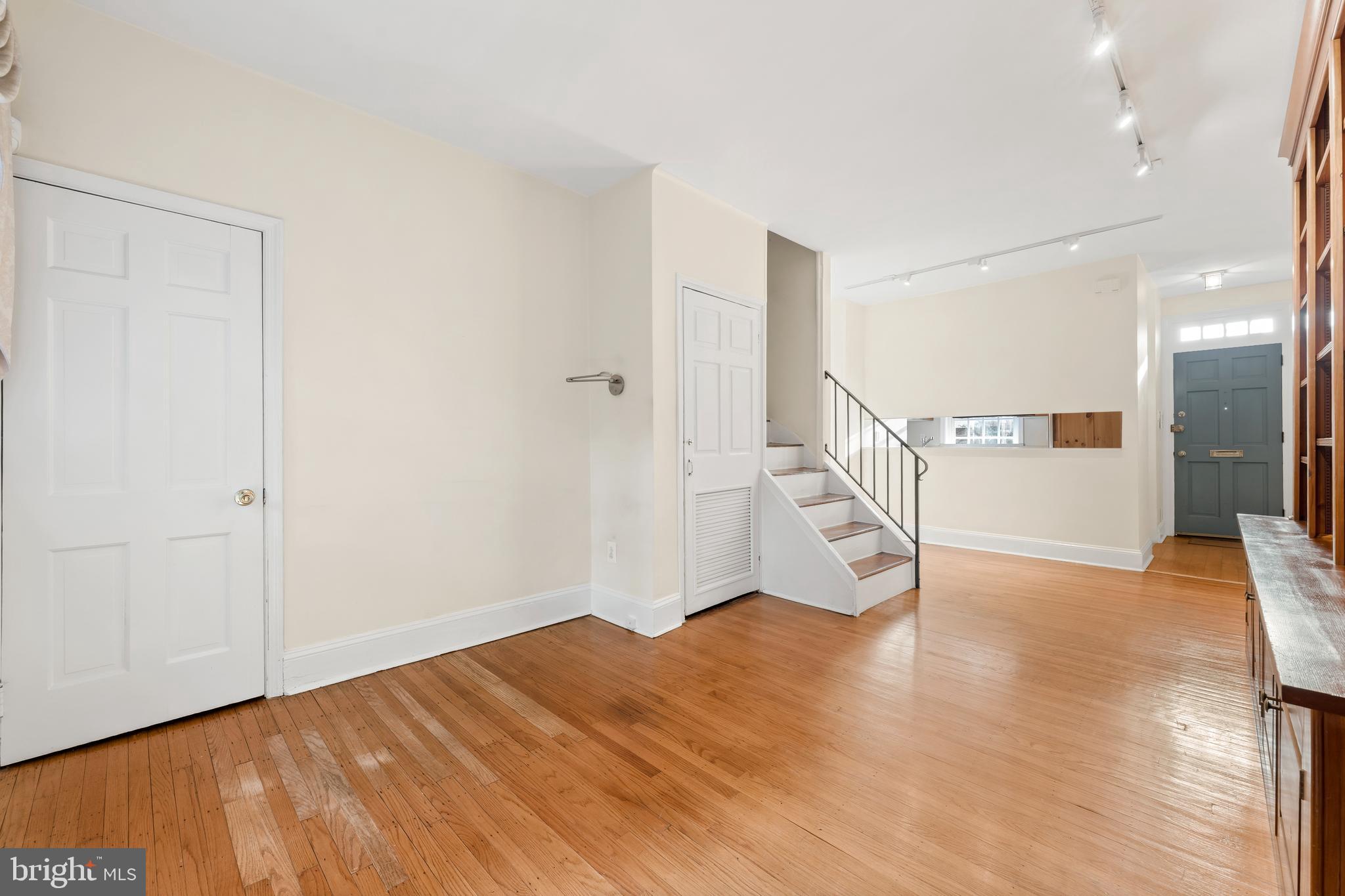 327 LAWRENCE COURT