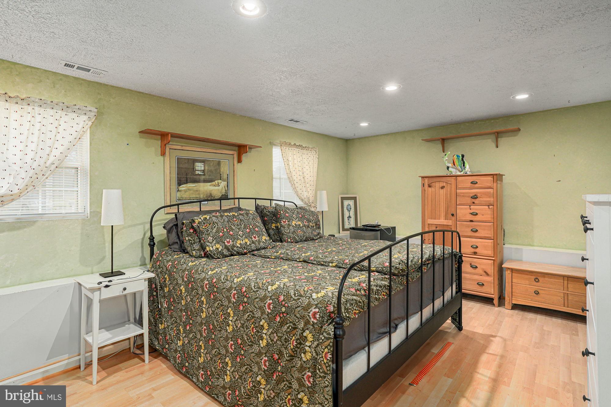 VISTA WOODS - Residential