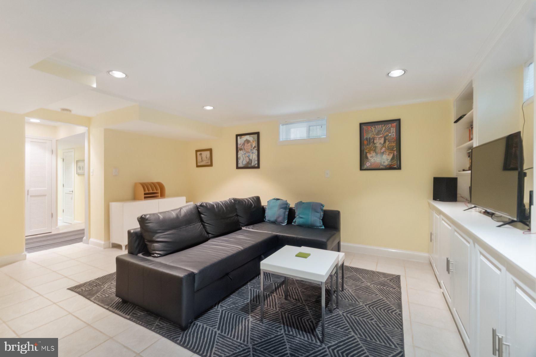 PATRICK HENRY - Residential