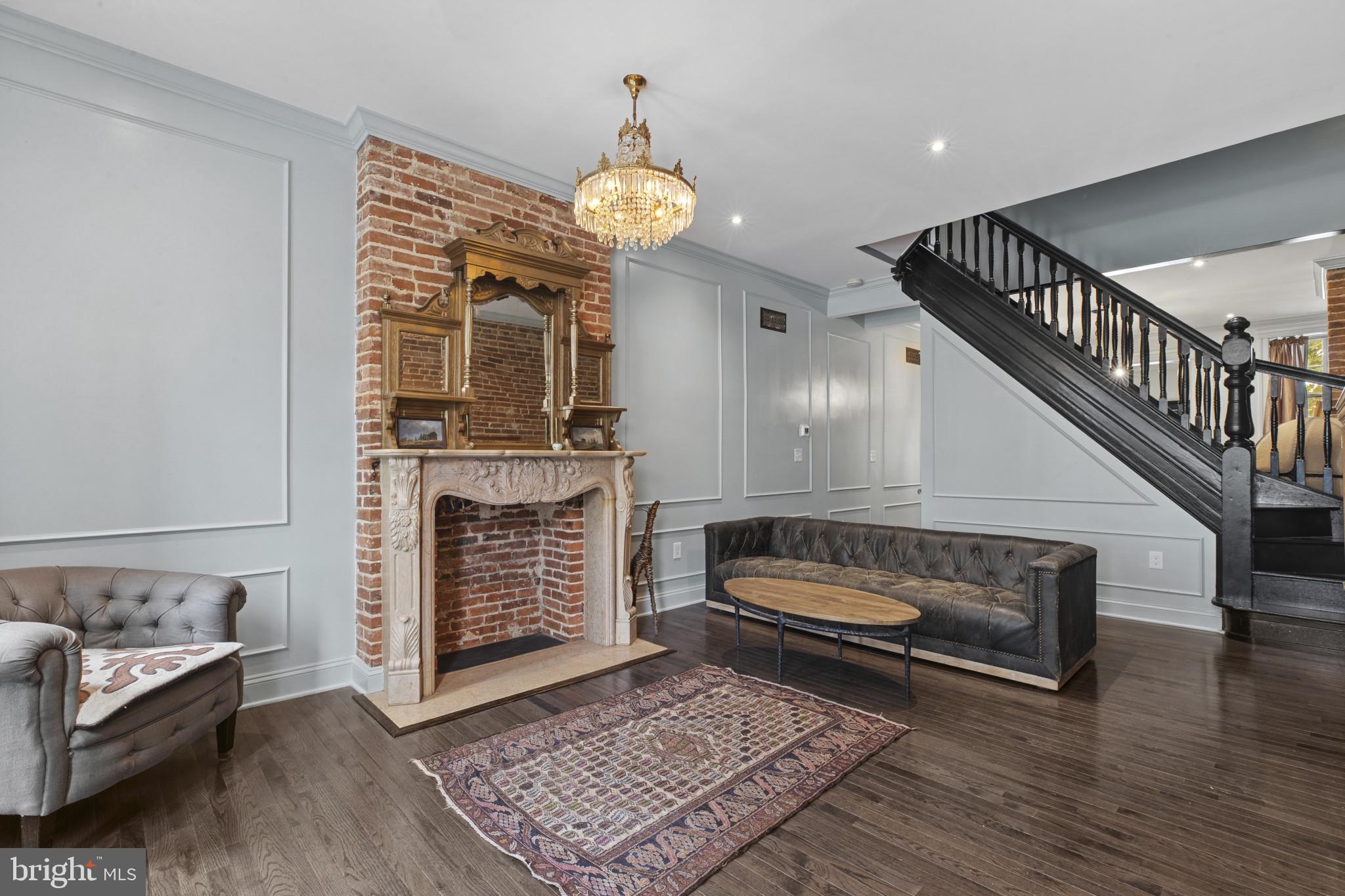 JOHNSTON SQUARE - Residential