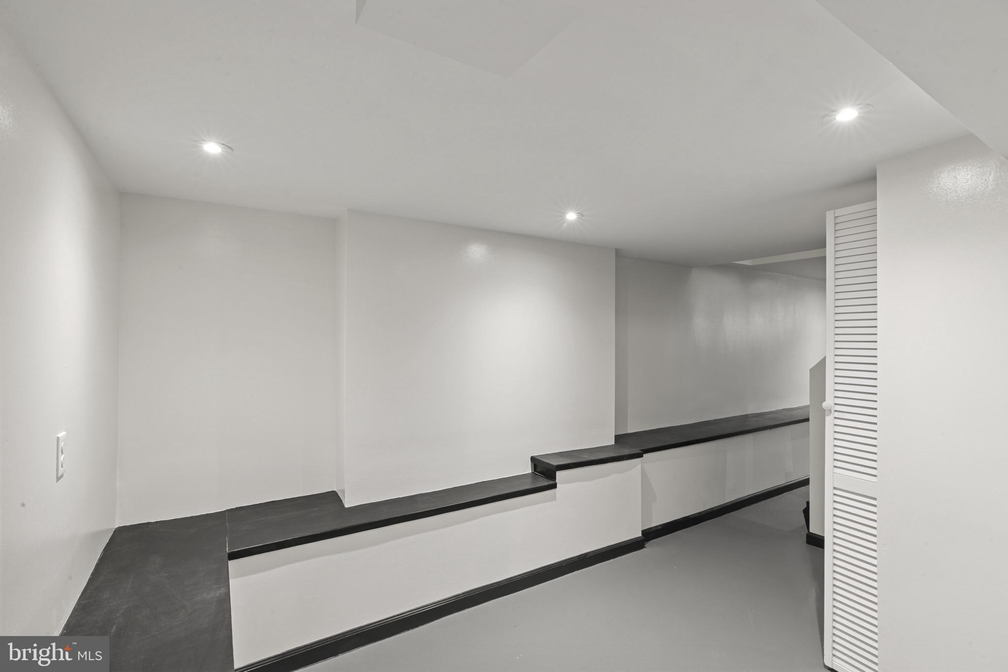 JOHNSTON SQUARE - Residential