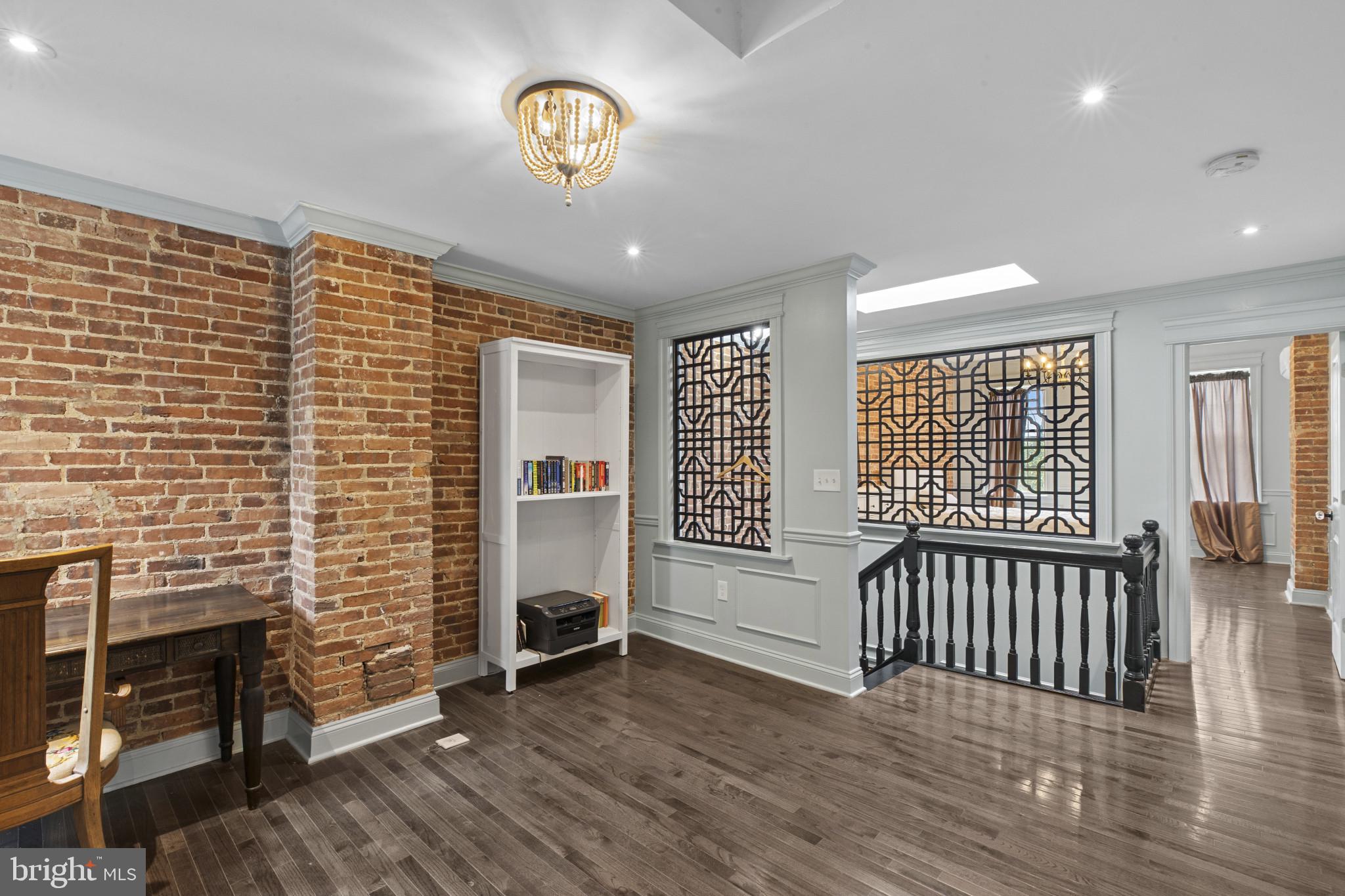JOHNSTON SQUARE - Residential
