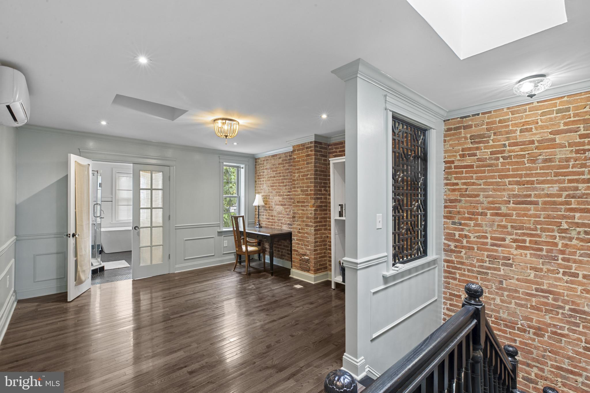 JOHNSTON SQUARE - Residential
