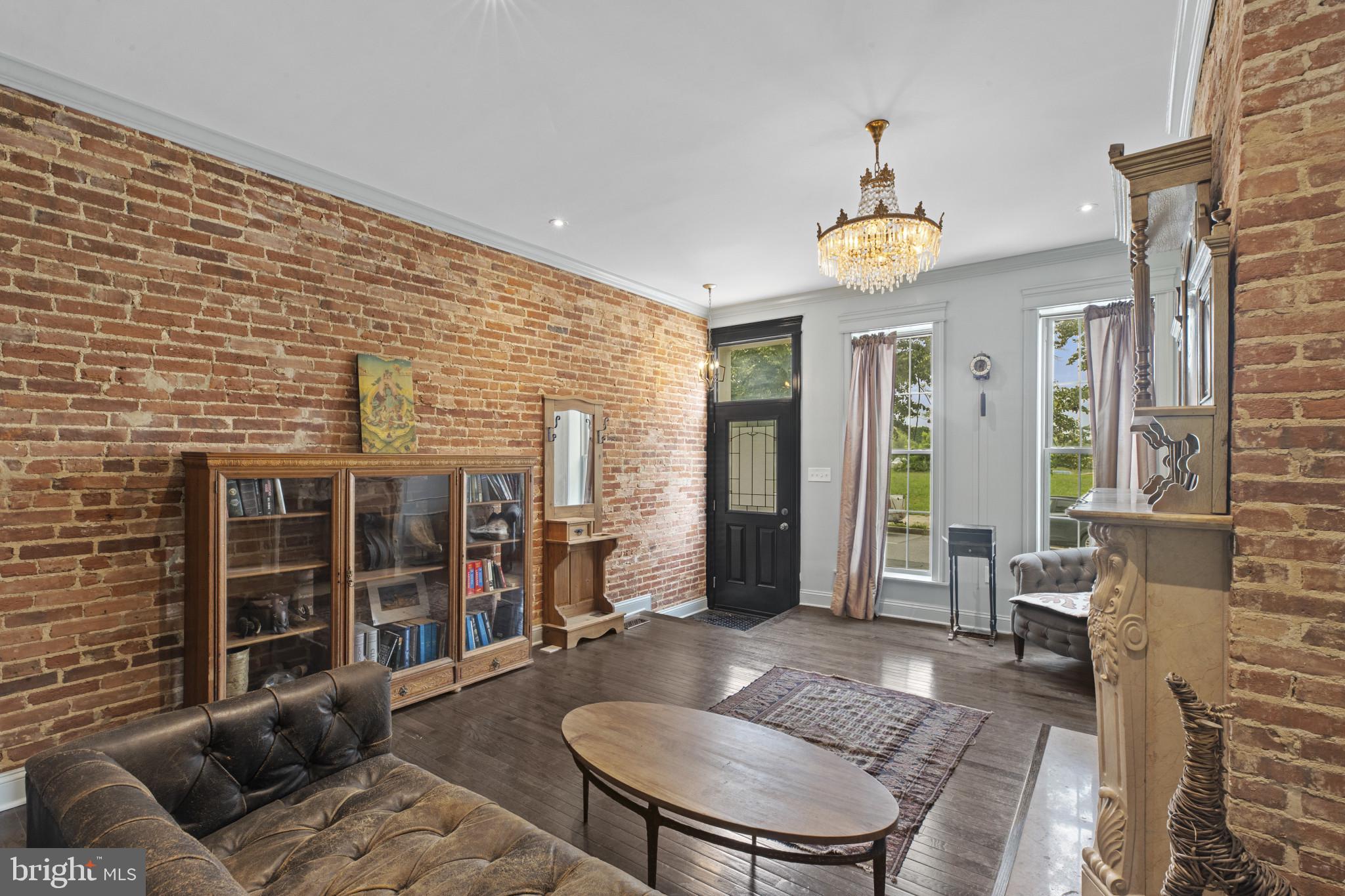 JOHNSTON SQUARE - Residential