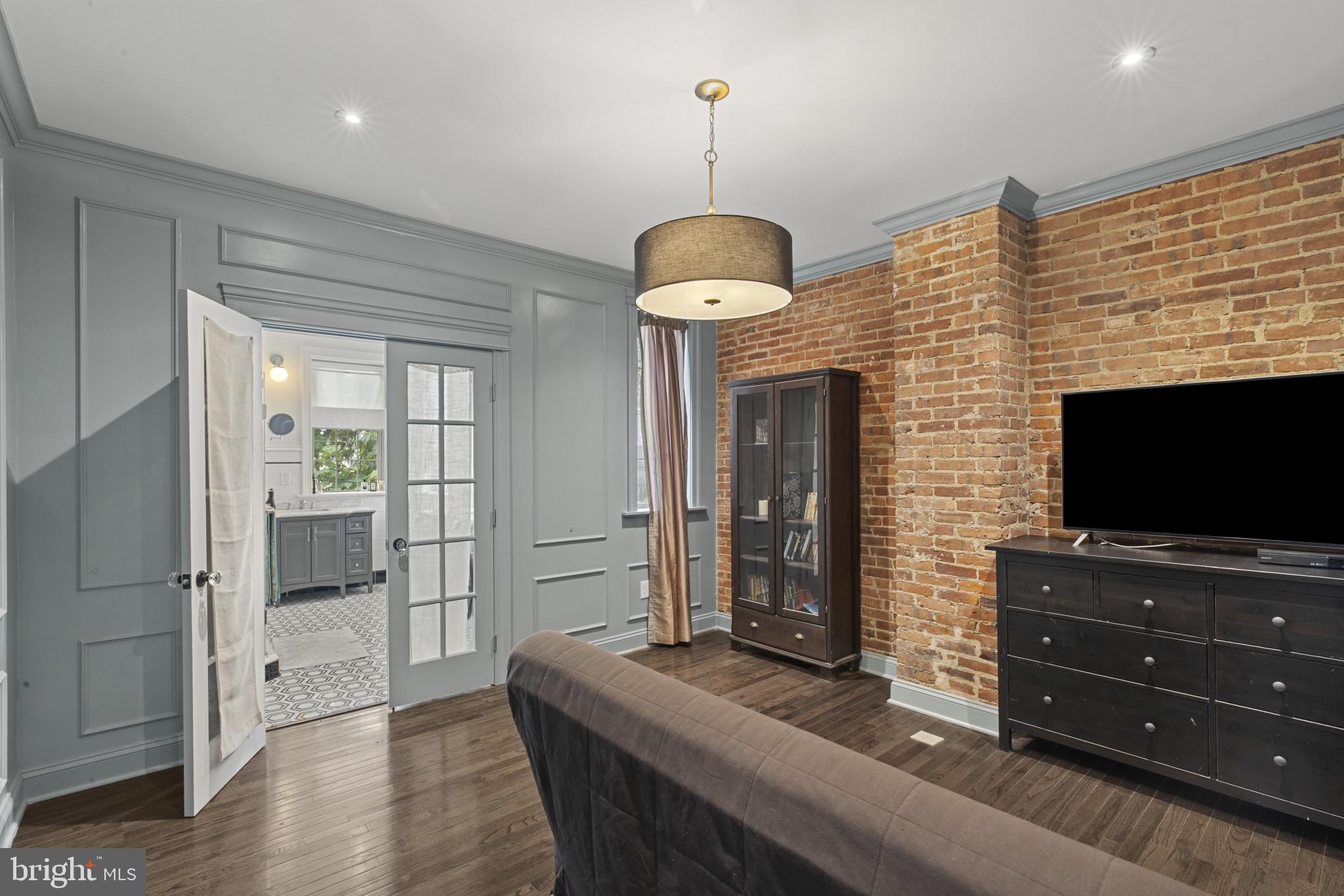 JOHNSTON SQUARE - Residential