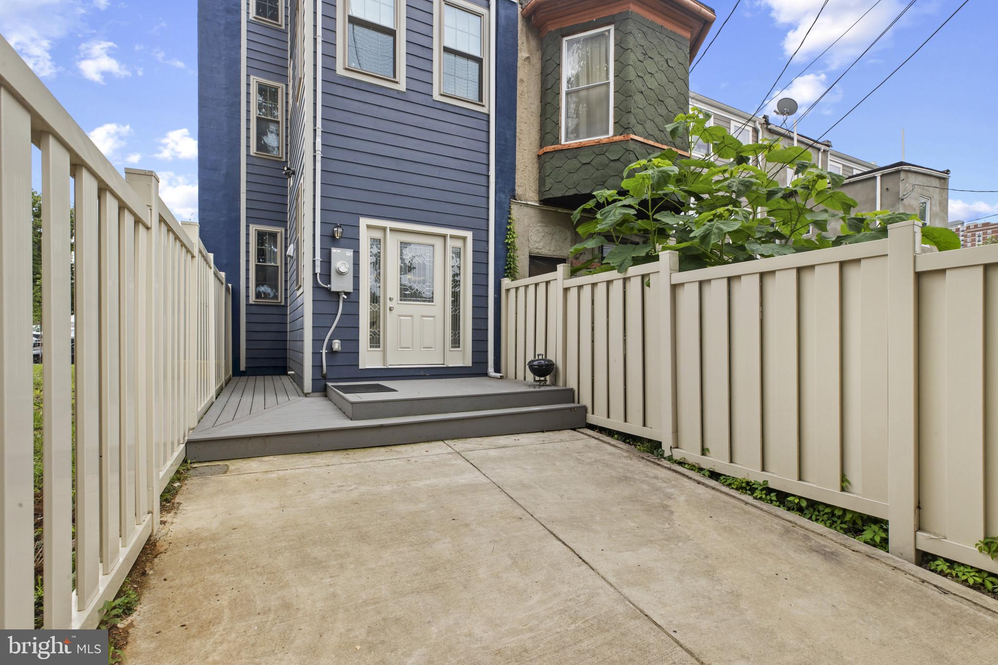 JOHNSTON SQUARE - Residential