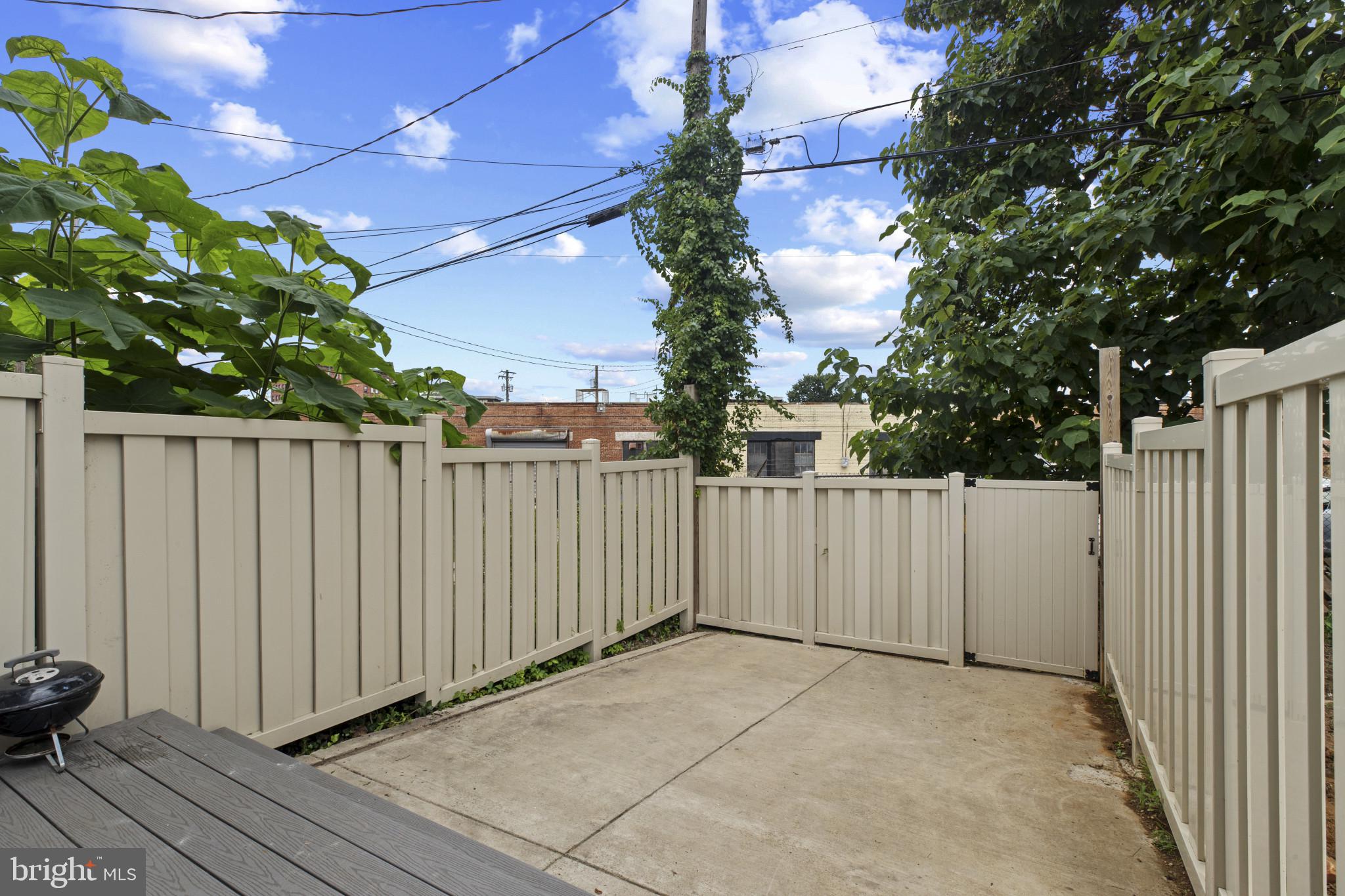 JOHNSTON SQUARE - Residential