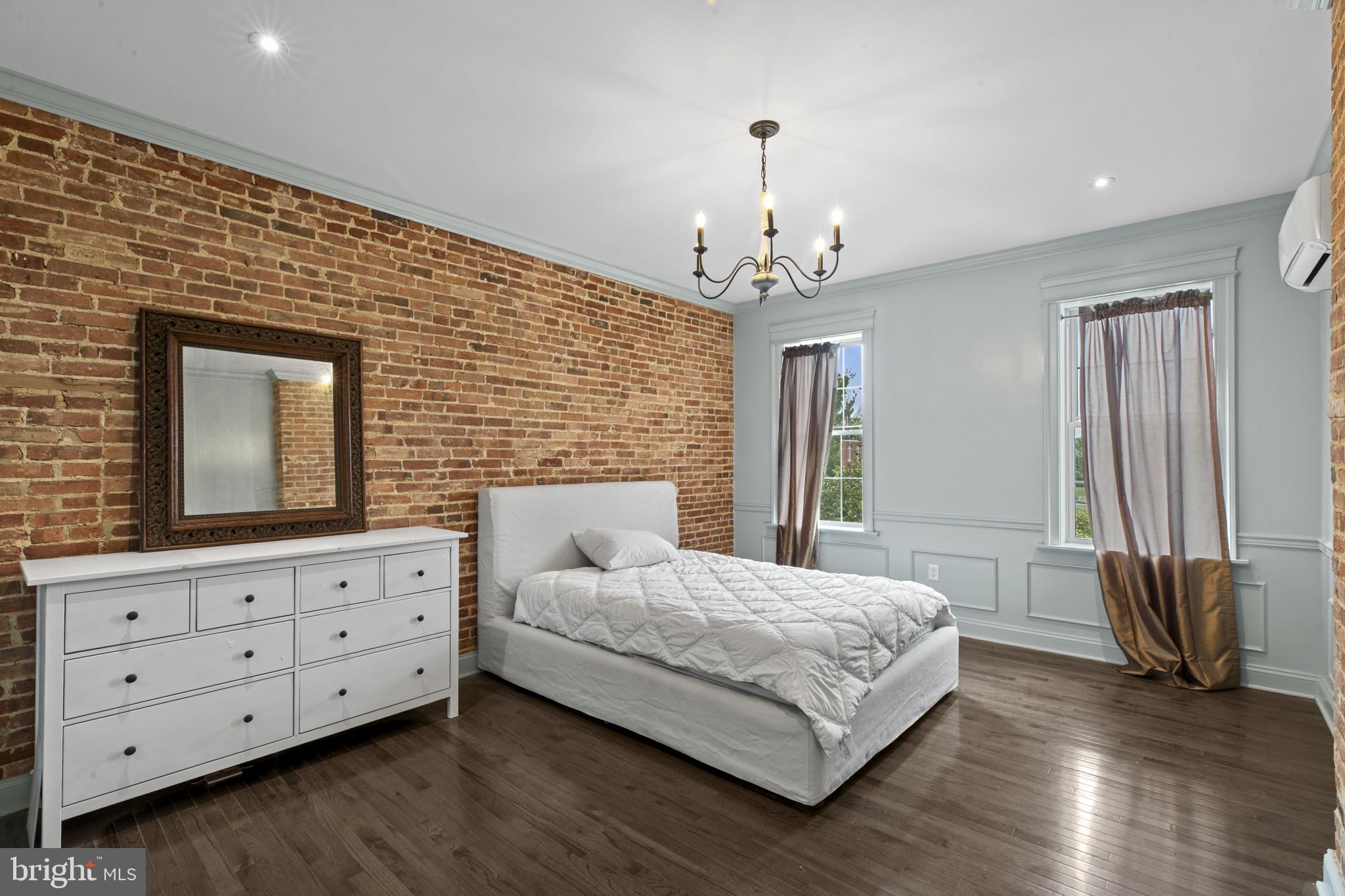 JOHNSTON SQUARE - Residential