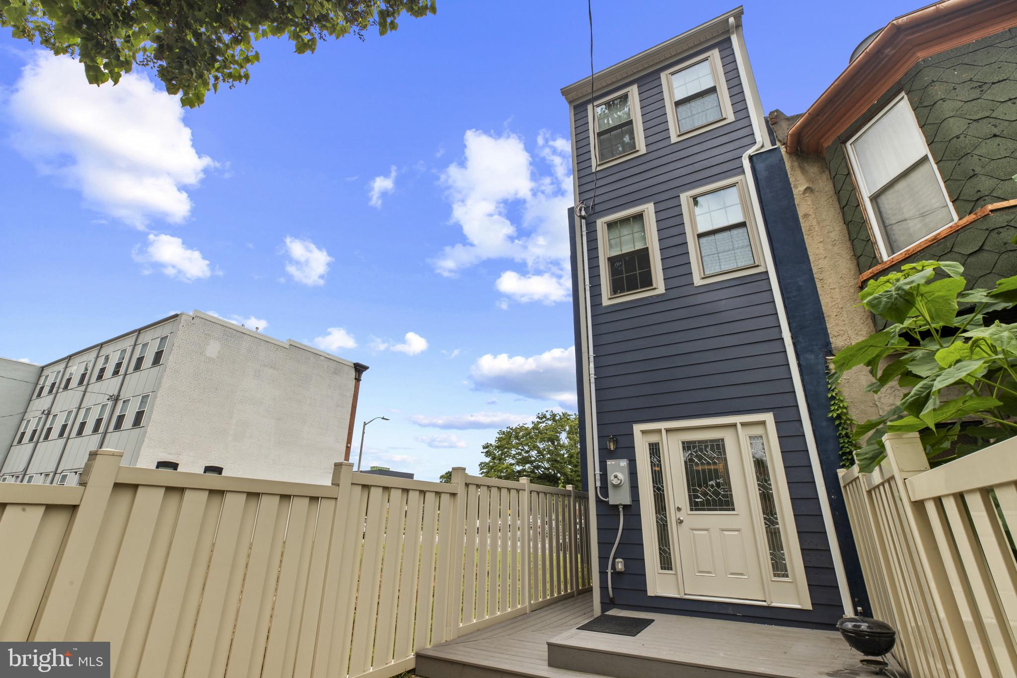 JOHNSTON SQUARE - Residential