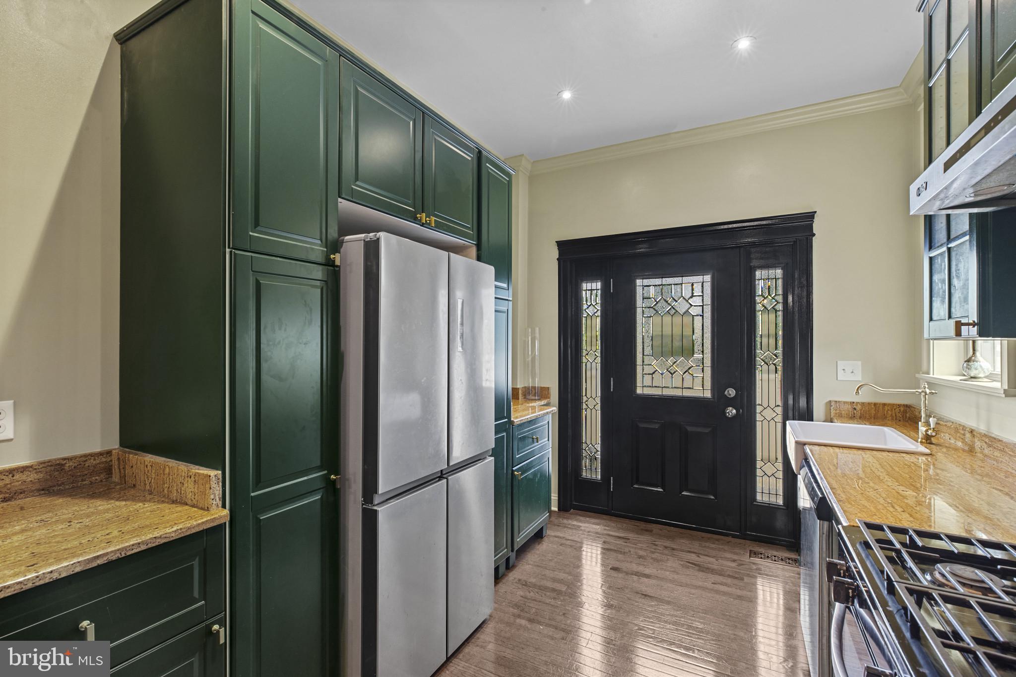 JOHNSTON SQUARE - Residential