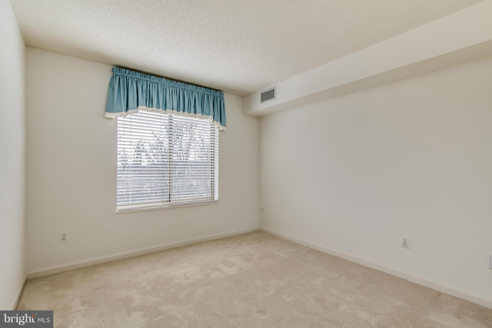 LANSDOWNE WOODS LEISURE WORLD - Residential