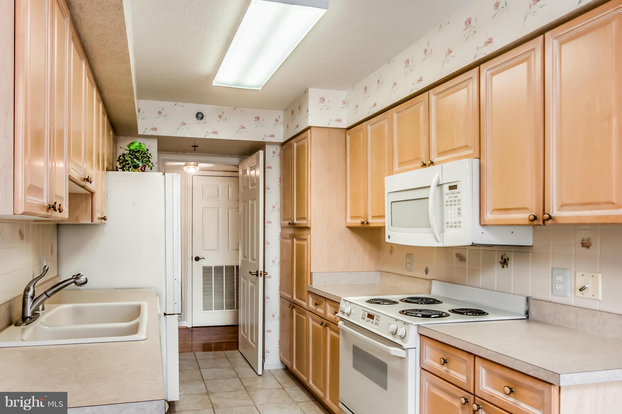 LANSDOWNE WOODS LEISURE WORLD - Residential