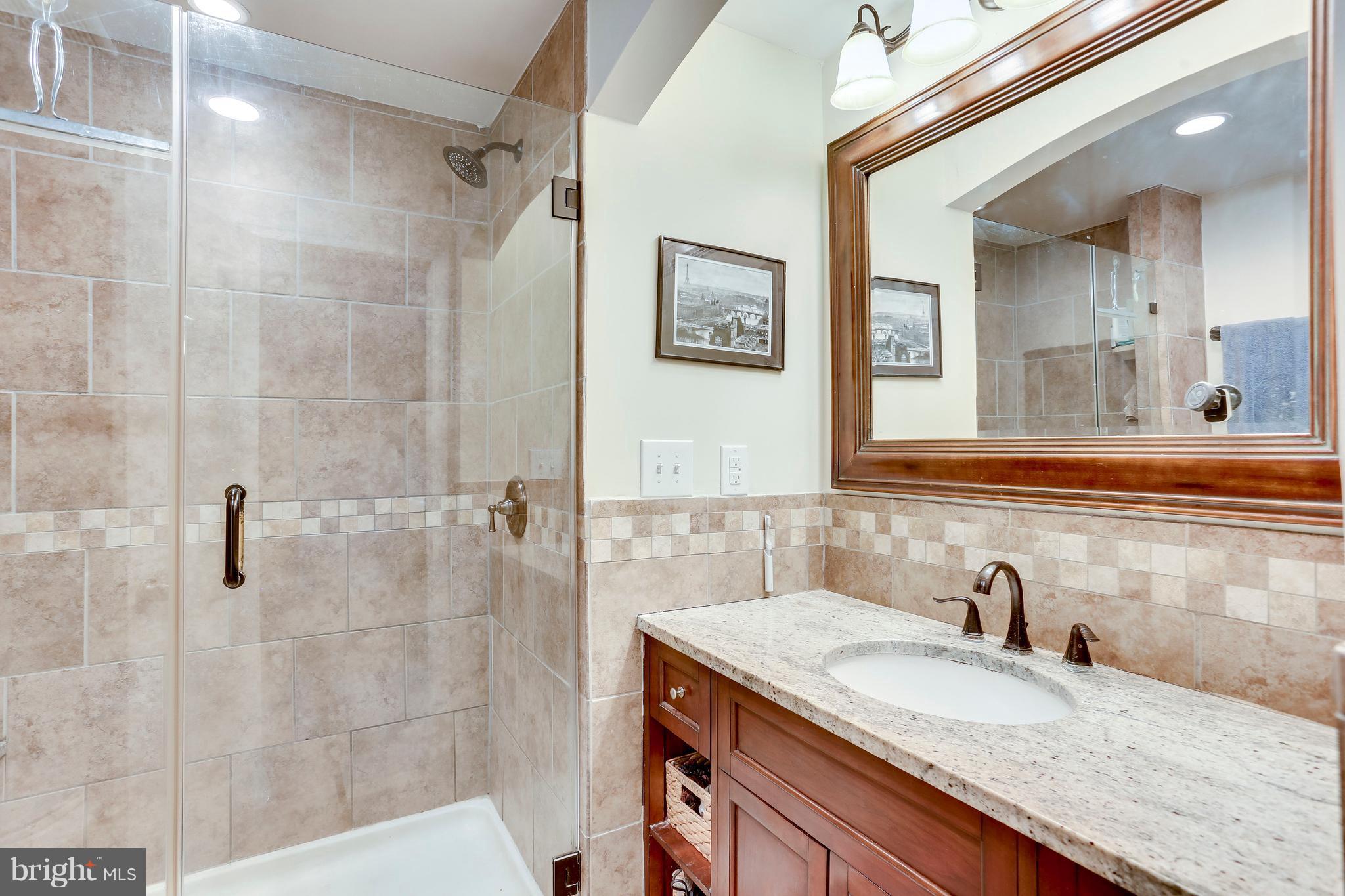 GREENWICH HILL - Residential