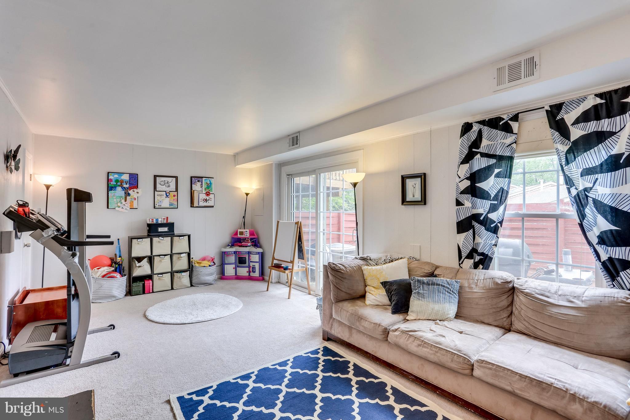 GREENWICH HILL - Residential