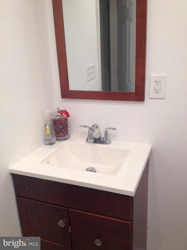 MANOR WOODS - Residential Lease